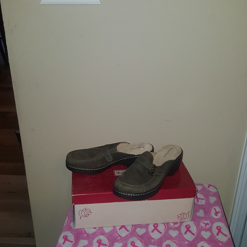 Madison clog